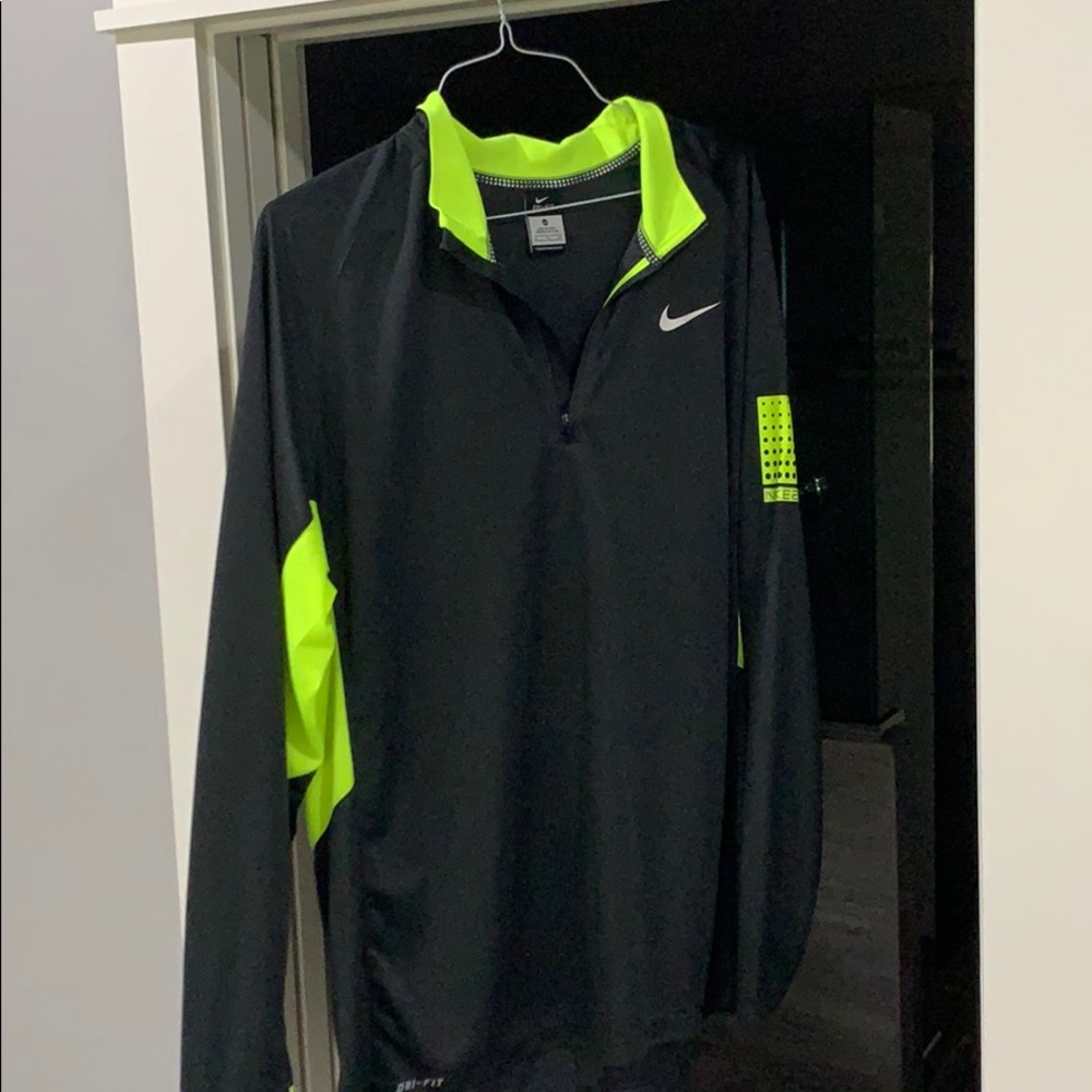 Men’s Nike dry-fit pullover (XL)